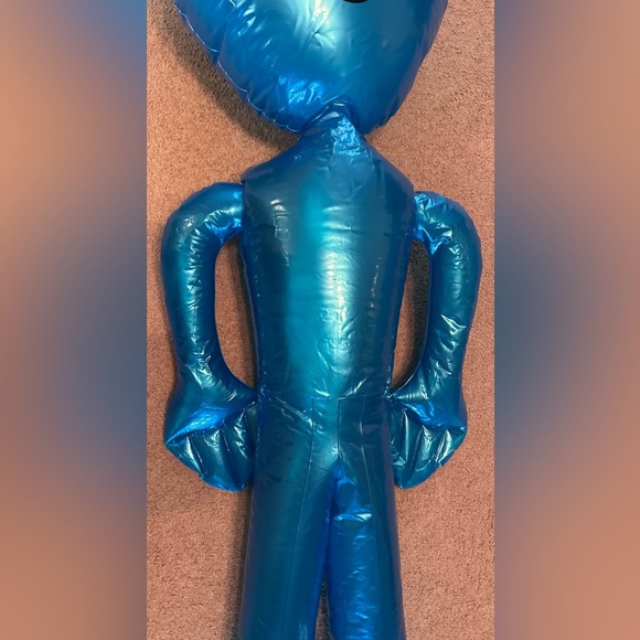 4.5 Ft Metallic Blue Inflatable Alien Toy Figure Blow Up Prop - 4.5 feet - Picture 3 of 11